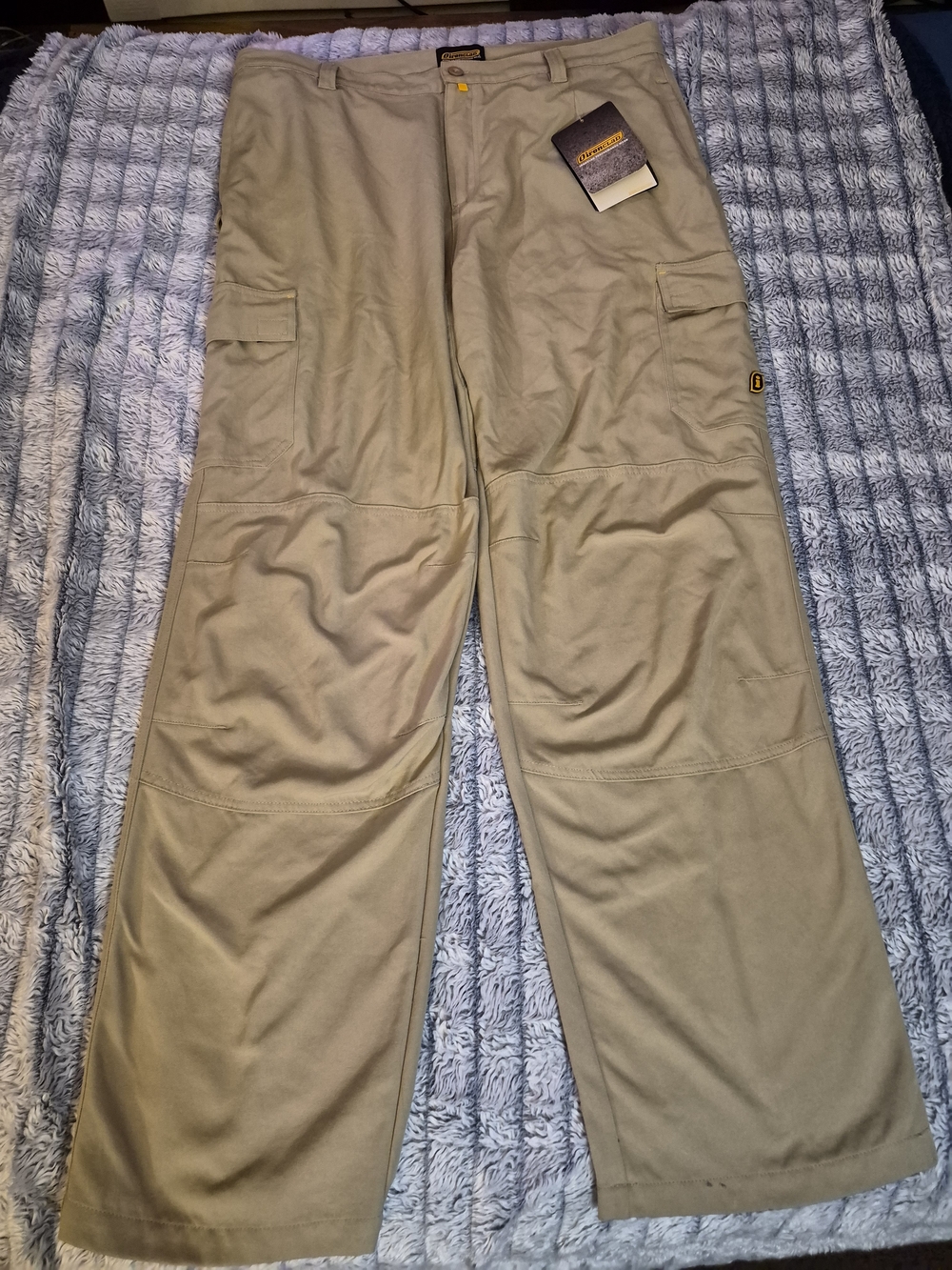 BNWT Relaxed Fit Men’s Cargo Chino Carpenter Work Pants — Khaki